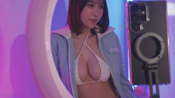 【ファン悶絶】さりナの最新水着グラビアが神すぎる！B88・W61・H90の極上ボディと意外な趣味を徹底解剖！