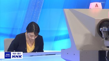 赤木野々花アナ　うっすら胸チラ谷間チラ！！【GIF動画あり】