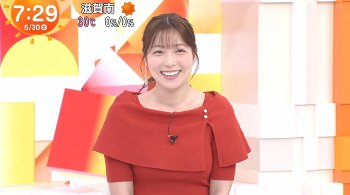 阿部華也子アナ　赤ニットの巨乳！！