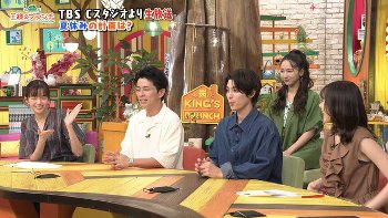 若林有子アナ　ノースリーブの袖口からインナーチラ見え！！