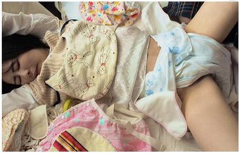 【おむつ】紙オムツをはかされたら発情してしまう美少女です！【スカトロ動画おすすめ】アブノーマルカンパニーズ