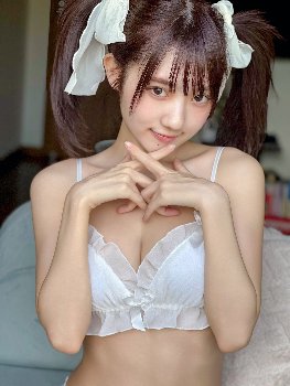 エッチなパンツ穿きまくるコスプレイヤー春蝶のツインテール姿