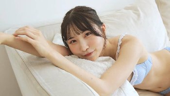 「私ってお尻でっかいんだ…」GigiLの赤色担当・伊織芽衣が週プレ初登場！『Cat Nap』で見せる限界突破のセクシーショット