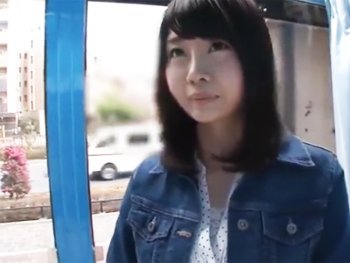 【春宮すず】ロリAV女優の大学にMM号が突撃して正体知られてないリア友のそばで犯してみたｗ