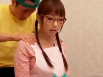 【お姉さん】メガネ巨乳のエッロい身体した保育士さんが発情ガキと膣内射精パコしてる件