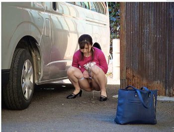 【おしっこ】インテリ女が恥ずかしそうに放尿するシチュエーション！【スカトロ動画おすすめ】大浦真奈美