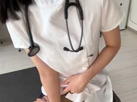 【個人撮影】ナース服コスのお姉さん、テーブルの角にまんまんを擦り付けてオナニーする自撮り投稿映像