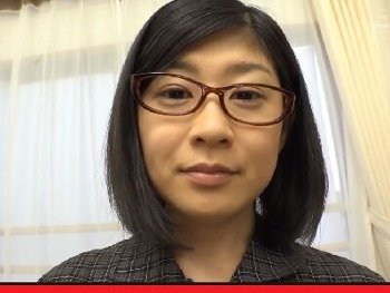 【素人妻】 地味なデカ乳メガネ熟女がAV面接にやってきた・・・！採用する？堕とす？