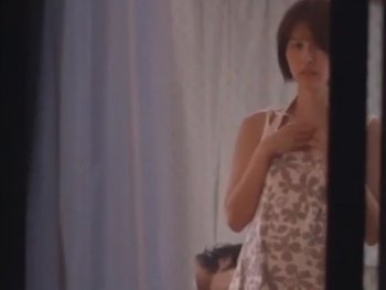 【痴女】向かいに住む人妻が…覗かれていると分かっていながらオナニーで誘ってくるドセクシー