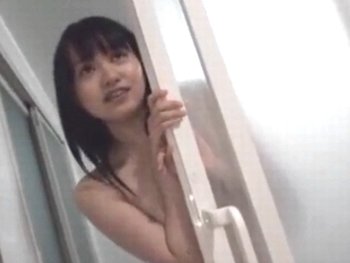 【妹】「しゅごい大っきいっ」ちっぱいカワな妹とお風呂場で近親相姦
