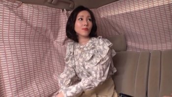 《エロ動画×素人･人妻》ロケ車で誘った巨乳の素人セレブ妻。ネイルサロンを経営する美しき人妻をホテルへ連れ込み中出し