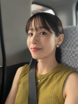 鷲見玲奈アナ　ノースリーブの谷間に食い込むシートベルト！！【GIF動画あり】