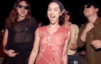 超美人歌手YouTuberさん、ライブでビーチクがモロ見えｗｗ熱狂したファンｍさらに大興奮！！