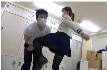 【M男】ドSな女子高生がM男を何度も金蹴りします！【ブーツの館】