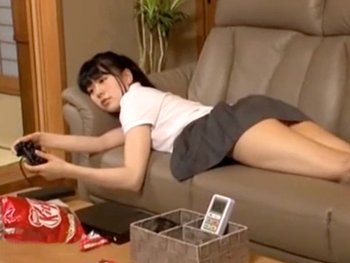 【女子校生】「パンツくらいいいじゃんｗ」無防備すぎる妹にガマン限界！生発射近親しちゃう兄