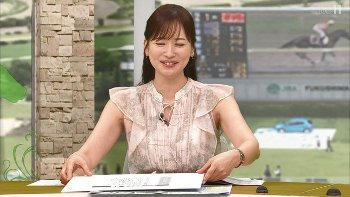 皆藤愛子アナ　透けノースリーブで脇チラ！！