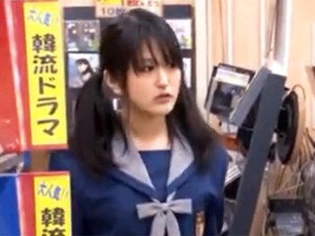【レイプ】大人しそうな制服少女に目を付けた強姦魔がレンタルビデオ店で痴漢レイプ