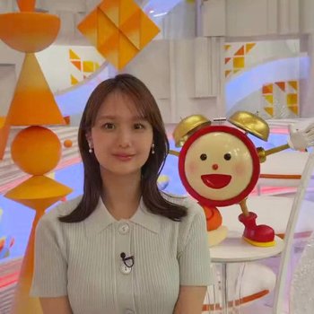 井上清華アナ　ニットの豊乳くっきりエクササイズ！！【GIF動画あり】