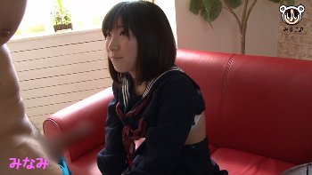 つぶらな瞳のロリ顔、アヒル口、美乳おっぱい！紺セーラーと極薄パンティに着替えて制服着用SEXに挑戦！