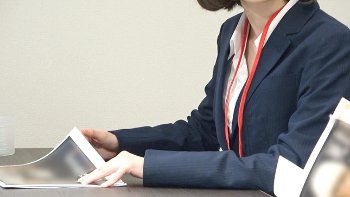 【ミニスカOL】新卒のくせにTバックを履いていたOLさん！！