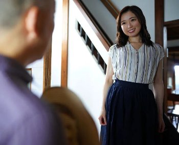 【クンニ攻め×人妻】近所のおっさんが単身赴任で寂しがる奥様に性的慰め！手マンでオマンコほぐして激ピス責め！