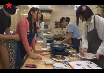 【港区人妻】 このシュールなエロ動画を堪能せよ！セックスが溶け込むお料理教室編！
