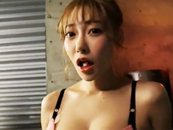 【顔射】いつもより激しいセックスをするため媚薬を飲んでアヘアヘ状態になっちゃう巨乳ギャル