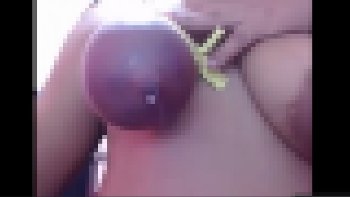 爆乳の女性が自分のおっぱいを縛って母乳を絞り出す・・・ド変態だねｗｗｗ