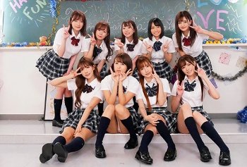 【エロ学園生活×女子高生】教室で複数の美少女達と毎日ハメ三昧！色とりどりのお好きなオマンコにピストン責め！