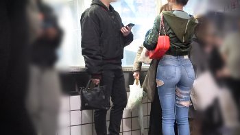 【ピタピタGパンのお尻】巨乳とお尻がピタピタな街のお姉さん！！