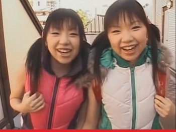 【旧・女児作】 奇跡のJS双子ロリータ。顔はもちろんアナルまでそっくり？！あいり＆めいり