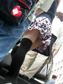 「靴にカメラ仕込んで女の背後から近づいてパンツ撮影」というほぼ捕まる趣味、なぜか全国的にブームになる