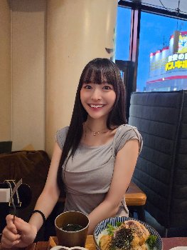 高崎かなみ！おっぱいを強調した大胆衣装で巨乳をアピール！