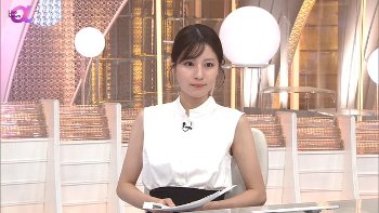 堤礼実アナ　ノースリーブ脇！！