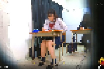 【教室で悲劇】補習中の制服女子がみんなの目の前で漏らしてしまう一部始終・・・（排泄動画）