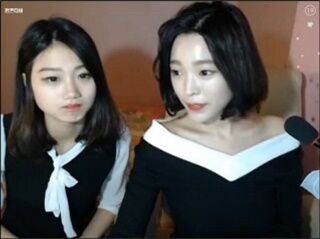 【素人ライチャ】 二人の清楚で可愛い巨乳女子による、ダブルエロ配信♪♪