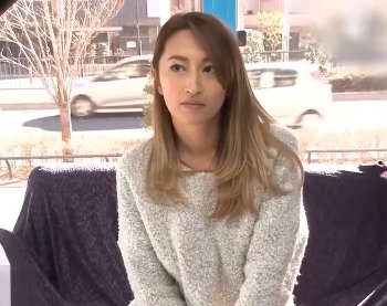 【巨乳熟女×MM号】艶やか奥様をナンパして車内でエロテク責めで軟乳乳首を勃起させて感じる！