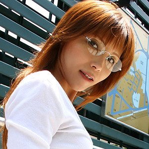 中谷綾
