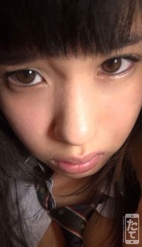 不安そうにしてる印象が初々しい真面目そうで人見知りの巨乳JK。胸を揉みまくると恥ずかしそうに喘ぐ姿に大興奮！