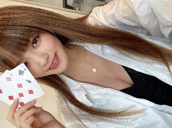 プロポーカープレイヤー・ななちゃらの水着グラビア！Eカップ美ボディ(B79-W56-H86)
