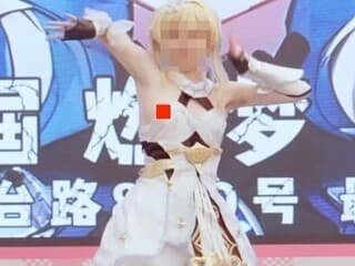 文化祭のダンス部女子、皆の前でピンク乳首をポロリしてしまう。これはエロい