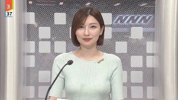 畑下由佳アナ　ニットの胸元がくっきり！！