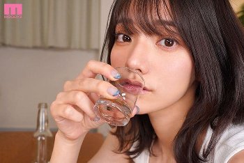 宮下玲奈｜美人になった従姉妹が酔ってキス魔になってベロチューハメ