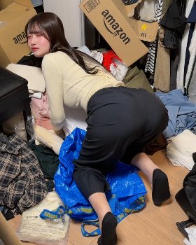 【画像】職場の同僚女(デカ尻)の家に上がってこんな感じだったらどうする？