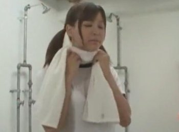 体育教師に襲われシャワー室でびしょ濡れレ〇プ