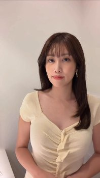 中川安奈アナ　巨乳の谷間！！【GIF動画あり】