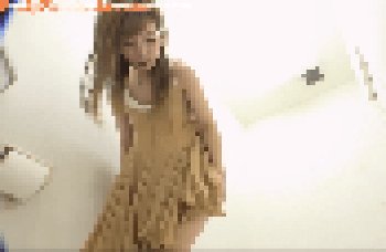 【色気がヤバい】凄い美女が和式便所で激エロ排便姿を見せてくれた（トイレ映像）