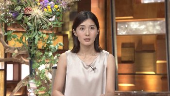 荒井理咲子アナ　セクシーノースリーブ！！
