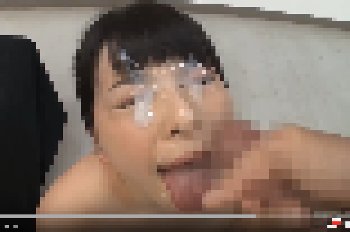 【ヤバいぶっかけまとめ】人気セクシー女優が目を開けない程大量に顔射している衝撃映像（エロ動画）