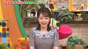 南後杏子アナ　ニットで胸元強調！！
